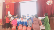 Thầy và trò trường Nam Thanh - Thành phố Điện Biên Phủ, hưởng ứng phong trào “ Tết vì người nghèo”