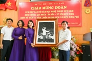 Đoàn Liên hiệp các Hội Văn học nghệ thuật Việt Nam phát động phong trào vẽ tranh với chủ đề “Hoan hô chiến sĩ Điện Biên” tại trường Tiểu học Him Lam thành phố Điện Biên Phủ