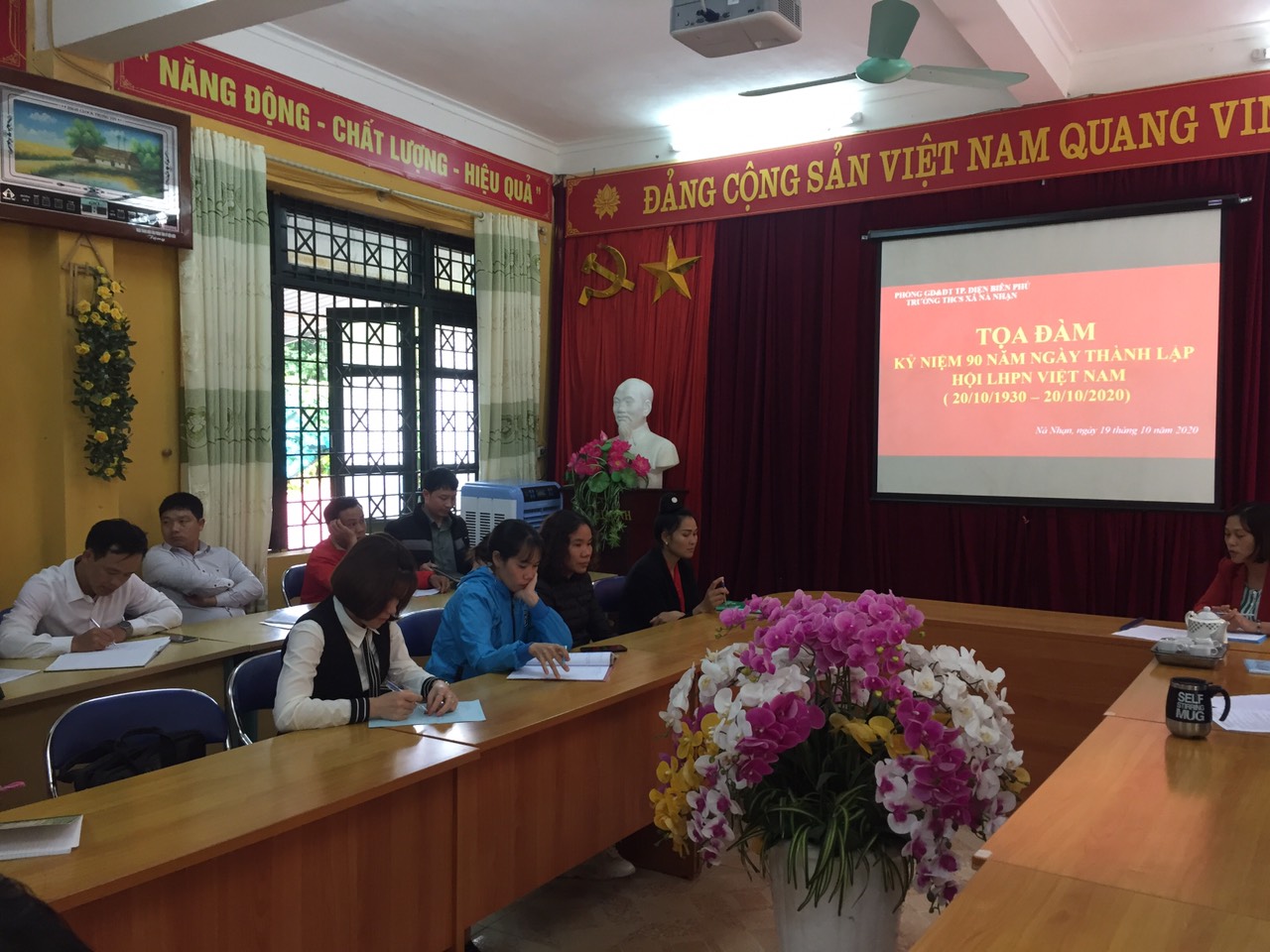 Trường THCS xã Nà Nhạn tọa đàm kỷ niệm 90 năm  ngày thành lập Hội liên hiệp phụ nữ Việt Nam