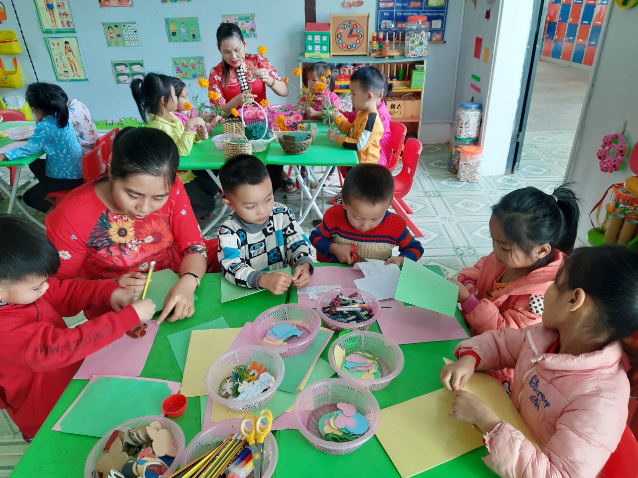 Trường mầm non Tà Cáng tổ chức cho học sinh tham gia các hoạt động chào mừng ngày phụ nữ Việt Nam 20-10
