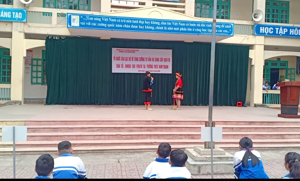 Trường THCS Nam Thanh phối hợp với Trung tâm y tế thành phố Điện Biên Phủ tổ chức  sinh hoạt CLB về tăng cường tư vấn và cung cấp dịch vụ Dân số - KHHGD