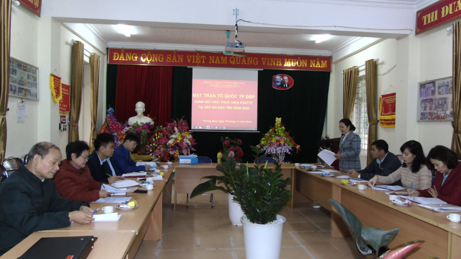 Trường tiểu học Noong Bua đón đoàn giám sát của UBMTTQ Việt Nam, thành phố Điện Biên Phủ