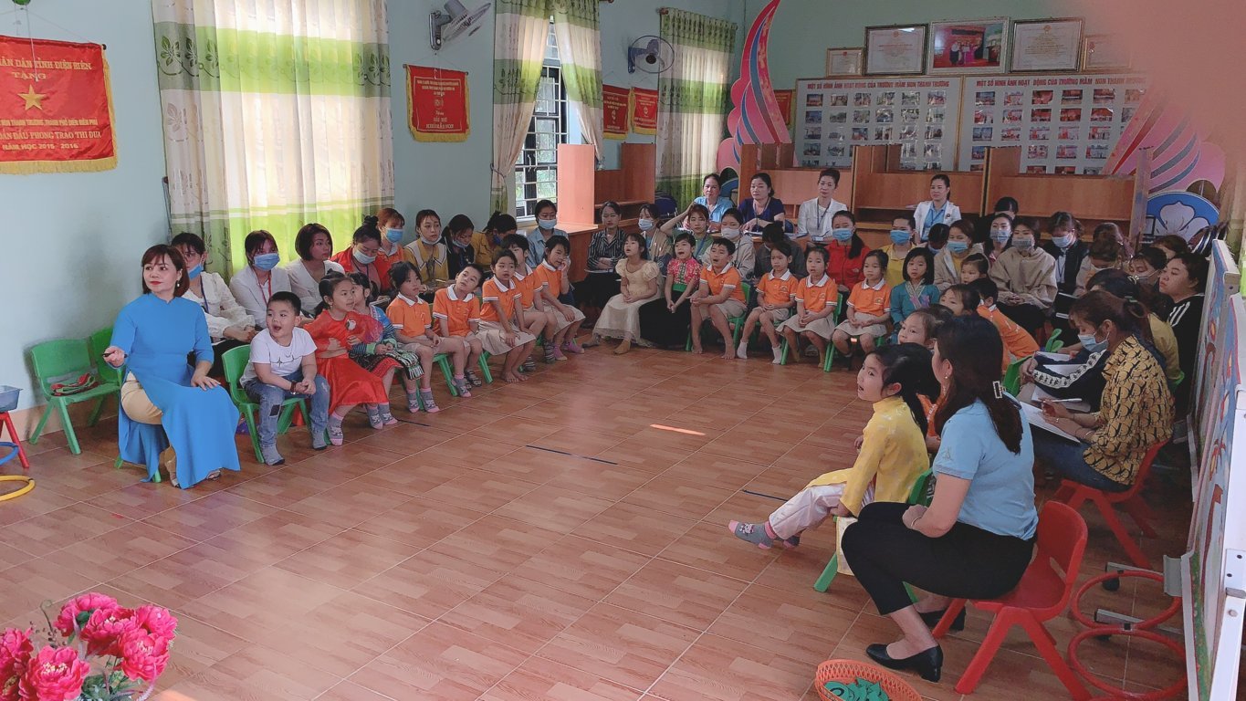 Trường mầm non Thanh Trường tổ chức dạy tiết mẫu cho sinh viên thực tập tại trường
