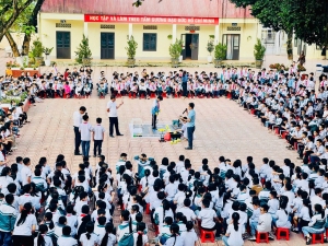 TRƯỜNG TIỂU HỌC BẾ VĂN ĐÀN TỔ CHỨC SINH HOẠT DƯỚI CỜ VỚI CHỦ ĐỀ “KHOA HỌC SÁNG TẠO”