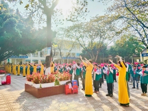 SINH HOẠT DƯỚI CỜ: CHÀO MỪNG NGÀY QUỐC TẾ PHỤ NỮ 8/3 CHỦ ĐỀ "YÊU THƯƠNG TRAO NỬA THẾ GIỚI"