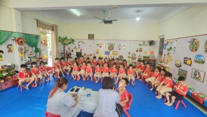 TRƯỜNG MẦM NON HOA BAN PHỐI HỢP VỚI TRẠM Y TẾ PHƯỜNG MƯỜNG THANH KHÁM SỨC KHỎE CHO TRẺ LẦN 2 NĂM HỌC 2024-2025