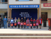 Trường THCS Thanh Bình đến giao lưu và trao quà tết cho học sinh khó khăn khối THCS trường TH - THCS Thanh Minh