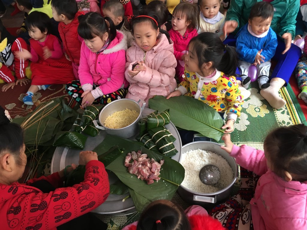 Các bé đang háo hức chờ đón tết mầm non và chúng ta cũng không thể nào bỏ qua khoảng thời gian đầy ý nghĩa này. Hãy cùng xem những khoảnh khắc bé vui đón tết mầm non để truyền cảm hứng cho một ngày Tết thật tuyệt vời.