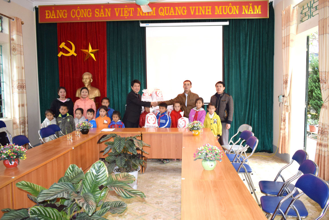 Các hoạt động của Liên đội trường Tiểu học Him Lam chào mừng  kỉ niệm 73 năm Ngày thành lập Quân đội nhân dân Việt Nam  (22/12/1944 – 22/12/2017)
