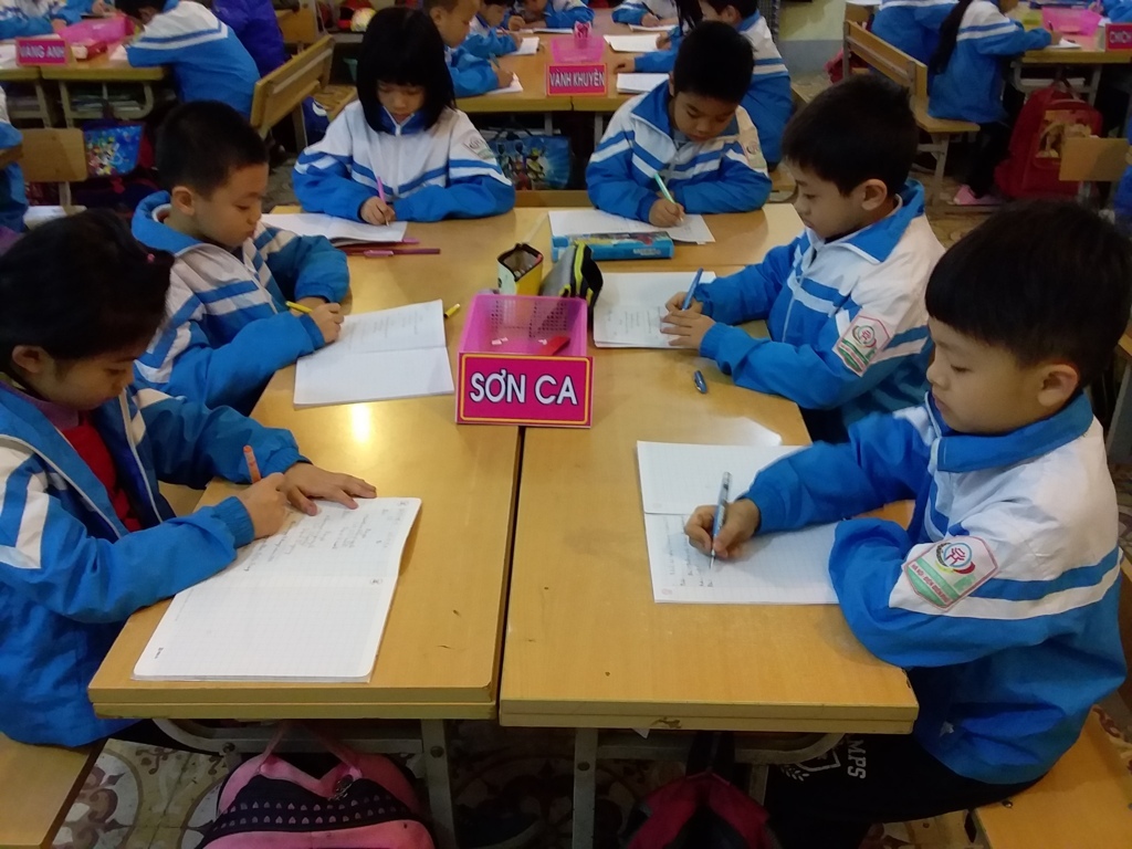 Trang trí lớp học theo mô hình VNEN tại các lớp học  Tiểu học Lê Quý Đôn