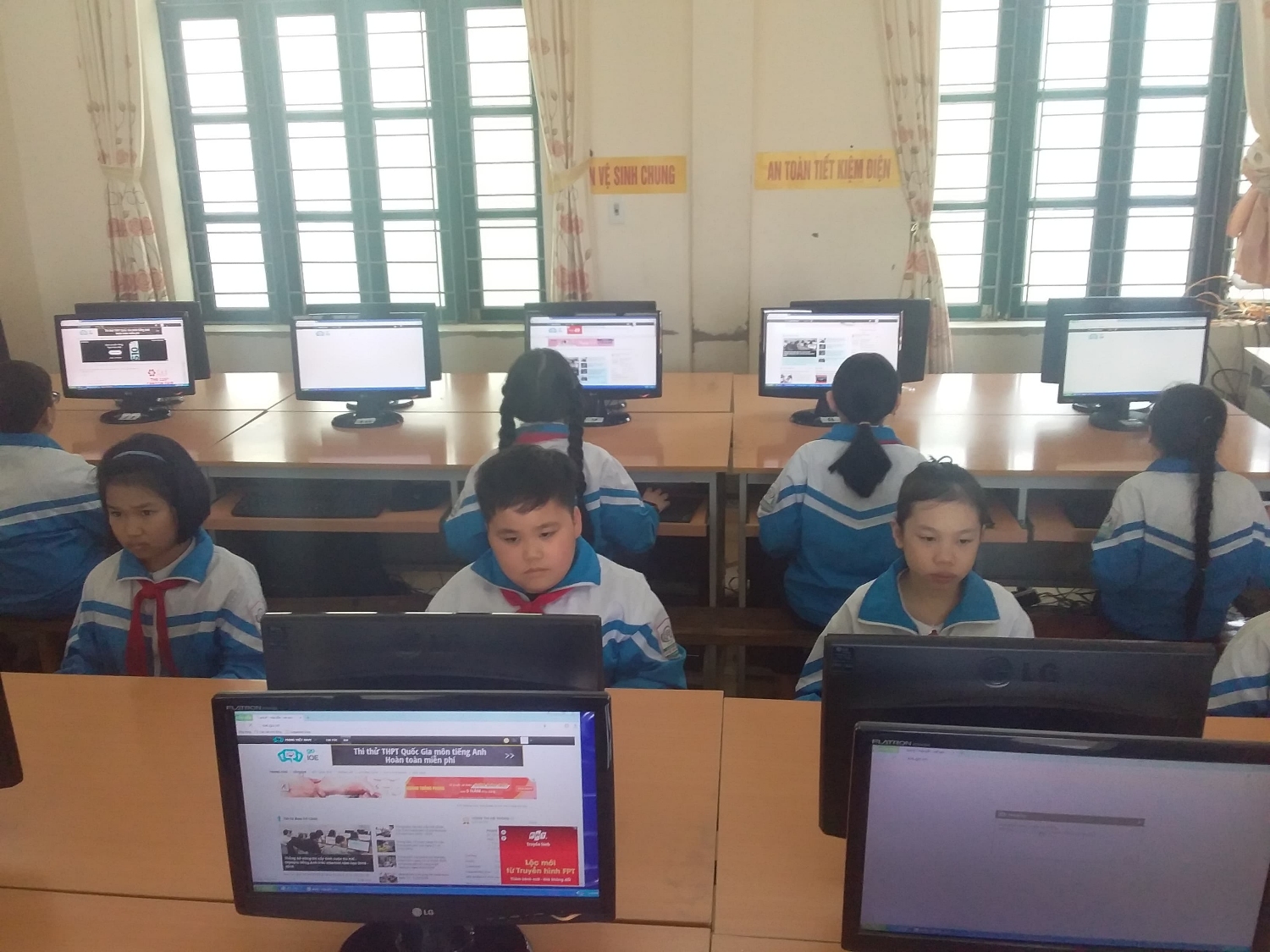 Trường TH Hà Nội-Điện Biên Phủ tổ chức thành công cuộc thi Olympic tiếng Anh trên Internet (IOE) vòng tỉnh.