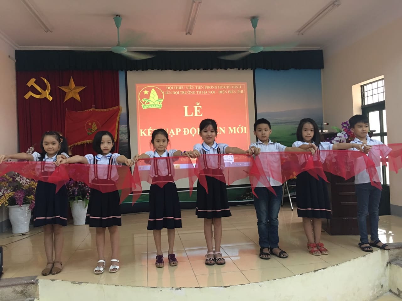 Lễ kết nạp đội cho học sinh khối lớp 3, Trường TH Hà Nội – Điện Biên Phủ
