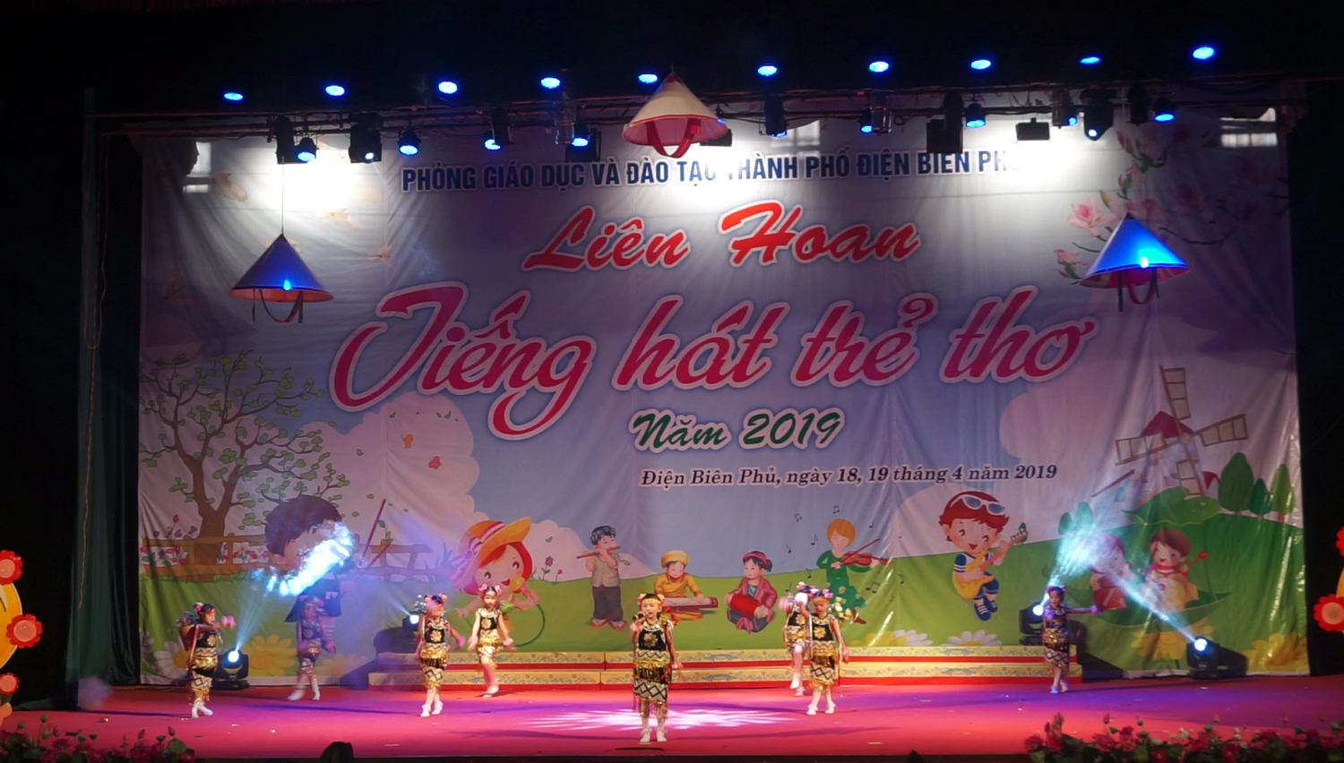 VIDEO 15 tiết mục công diễn Liên hoan tiếng hát trẻ thơ thành phố Điện Biên Phủ năm 2019