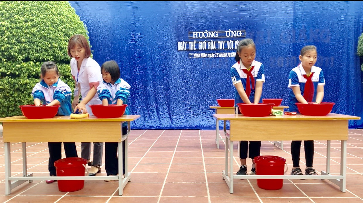 Trường Tiểu học Nam Thanh hưởng ứng “Ngày thế giới rửa tay với xà phòng”.