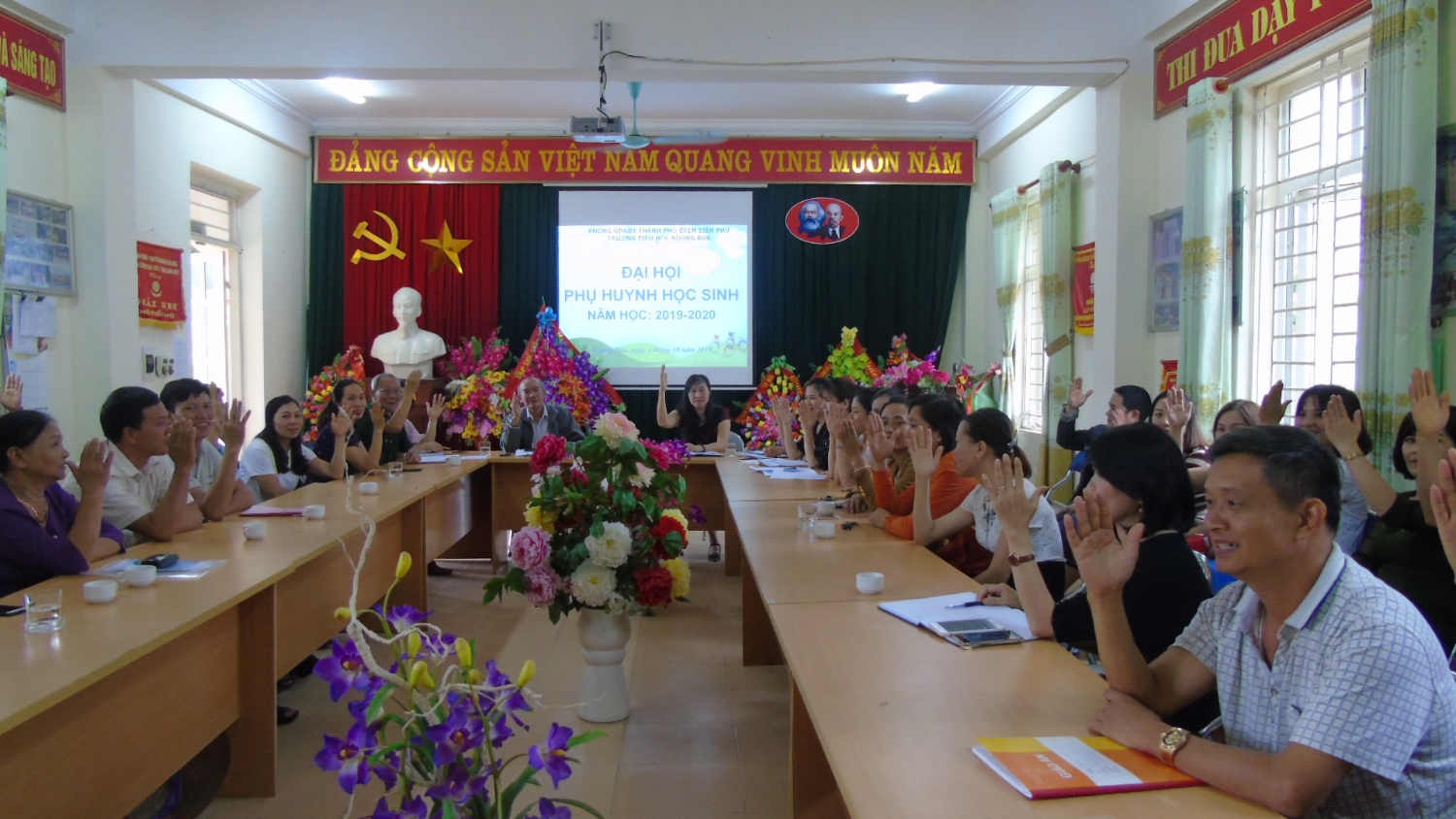 trường TH Noong Bua tổ chức Hội nghị hội phụ huynh học sinh năm học 2019-2020