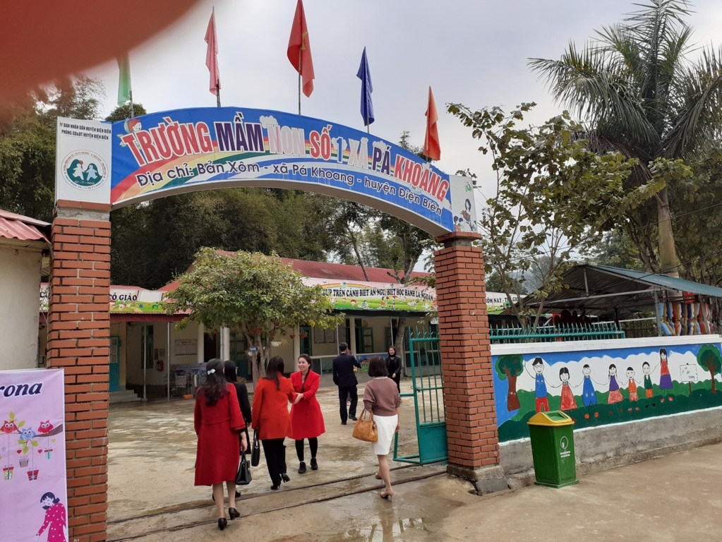 Đoàn công tác của Phòng Giáo dục và Đào tạo kiểm tra công tác phòng, chống dịch bệnh viêm đường hô hấp cấp chủng mới virut Corona tại các đơn vị trường học xã Mường Phăng, Pá Khoang