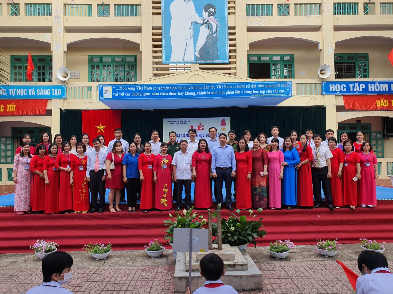 Các trường học trên địa bàn thành phố Điện Biên Phủ long trọng tổ ...