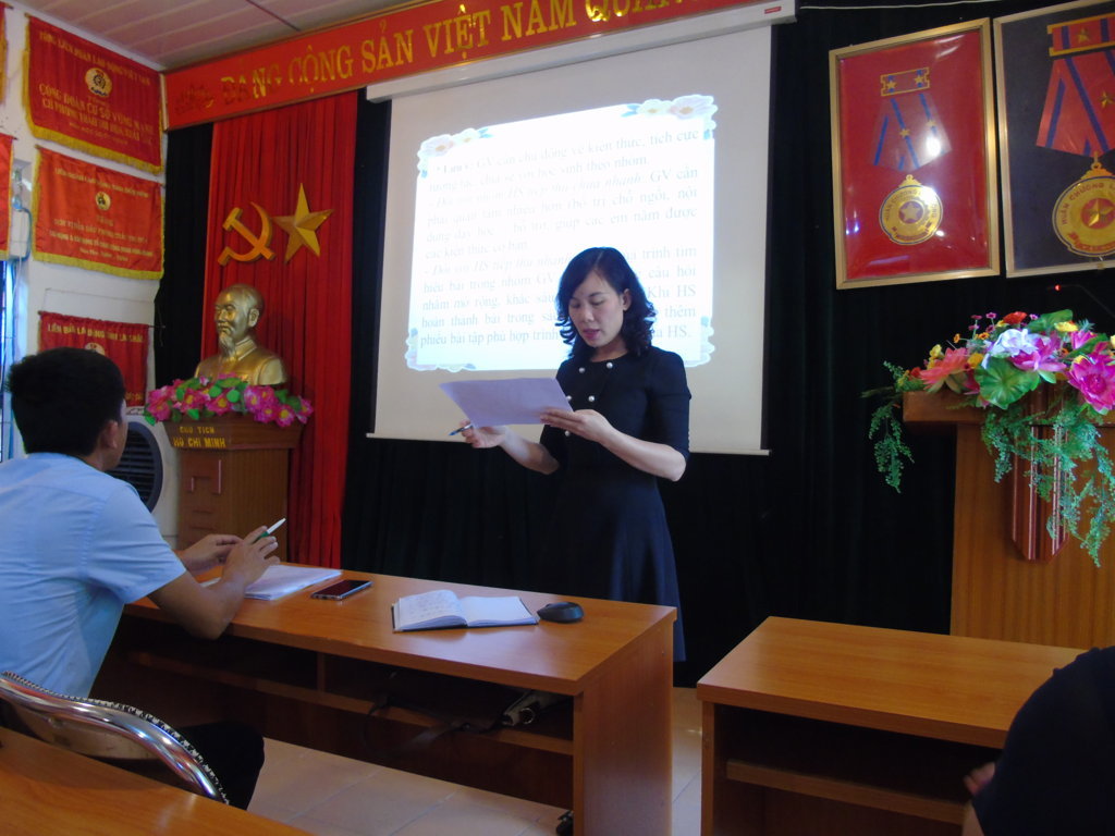 Sinh hoạt chuyên môn lần 2 cụm chuyên môn số 3  Dạy - học lớp 1 theo chương trình, sách giáo khoa mới, năm học 2020-2021 và thảo luận phương pháp dạy học VNEN, dạy học từ láy trong Tiếng Việt.