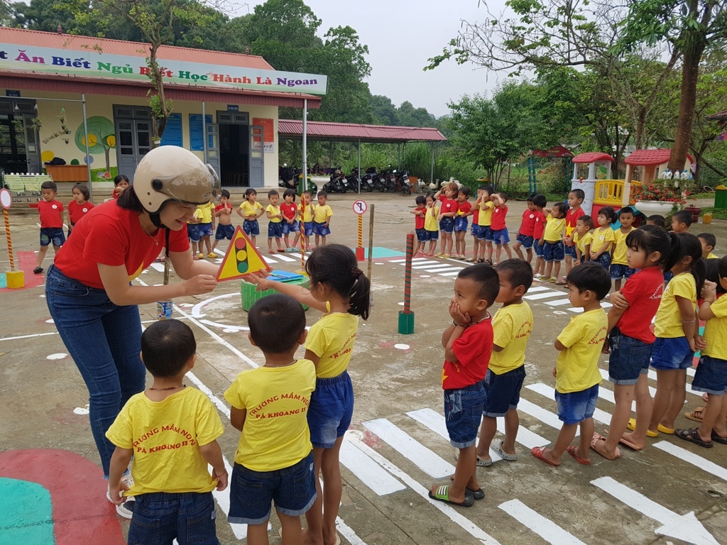 Trường Mầm non số 2 xã Pá Khoang  Tổ chức các hoạt động Chương trình "Tôi yêu Việt Nam"