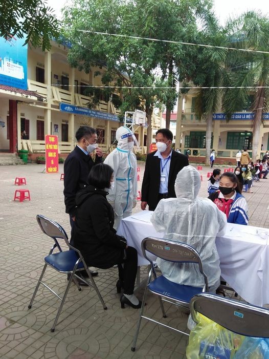 Lãnh đạo Sở GD&ĐT, Sở Y tế kiểm tra công tác tiêm vacxin tại trường THCS Nam Thanh