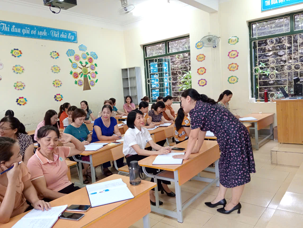 TRƯỜNG TIỂU HỌC TÔ VĨNH DIỆN THỰC HIỆN BỒI DƯỠNG TĂNG CƯỜNG TIẾNG VIỆT CHO HỌC SINH DÂN TỘC THIỂU SỐ TRƯỚC KHI VÀO LỚP 1