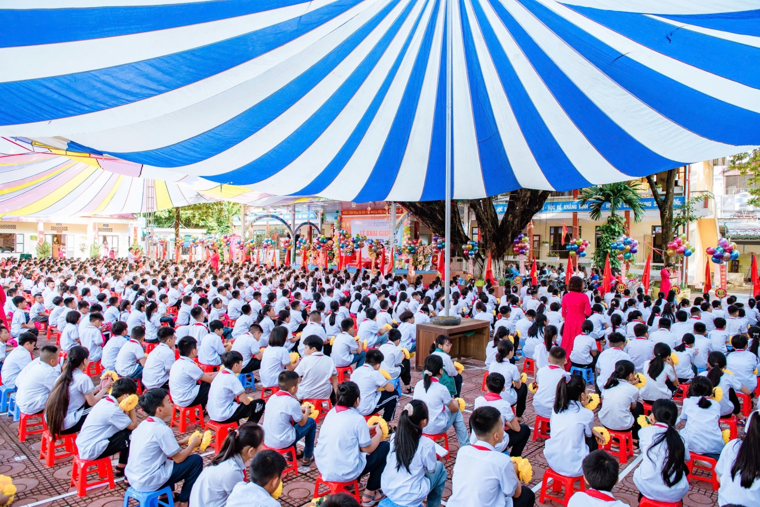 TƯNG BỪNG LỄ KHAI GIẢNG NĂM HỌC MỚI