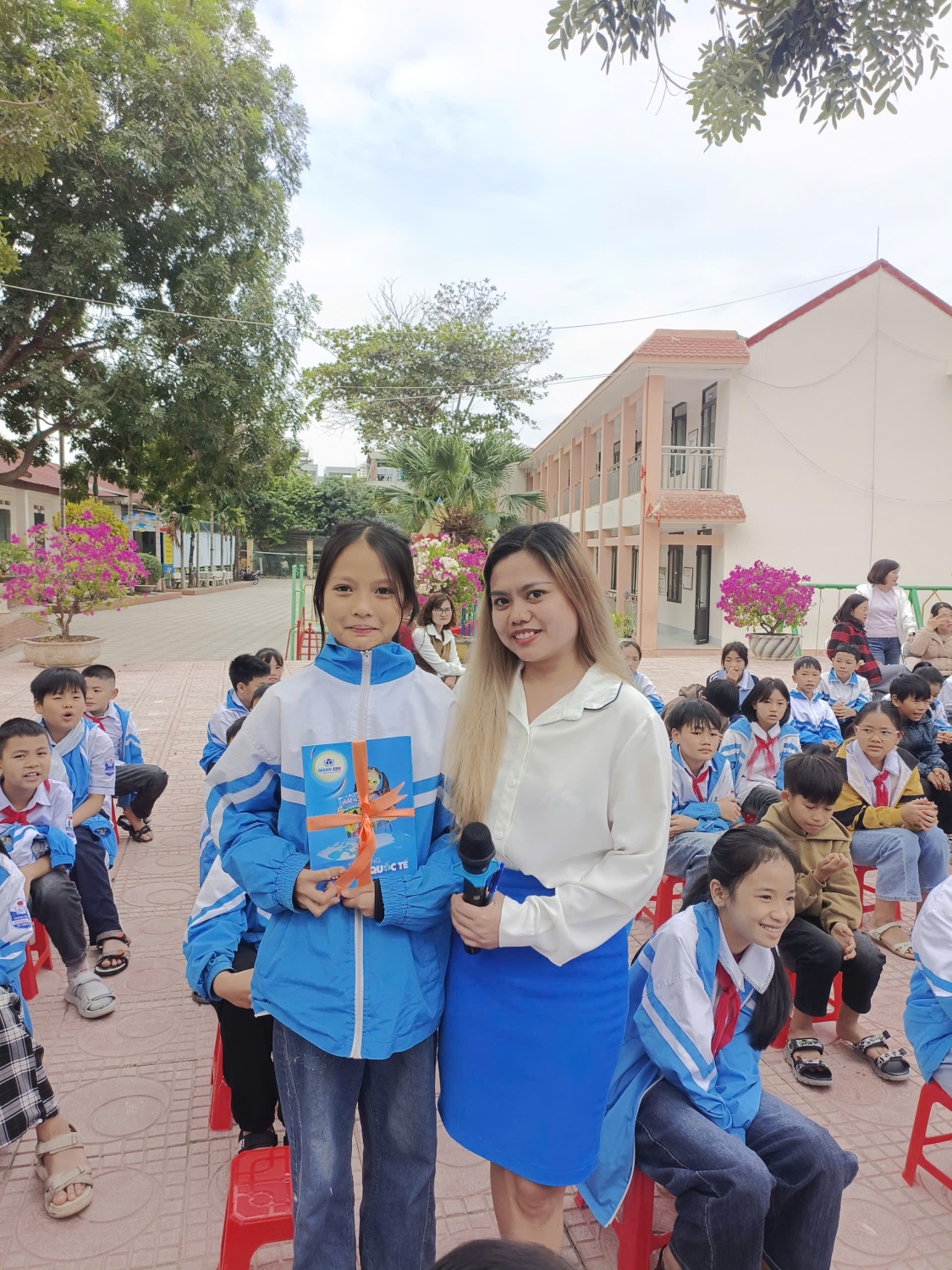 TRƯỜNG TIỂU HỌC NOONG BUA PHỐI HỢP VỚI TRUNG TÂM   TIẾNG ANH OCEAN EDU TỈNH ĐIỆN BIÊN TỔ CHỨC HỘI THI:                      RUNG CHUÔNG VÀNG DÀNH CHO HỌC SINH KHỐI 3,4,5