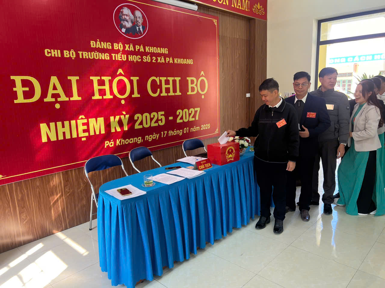 Trường tiểu học số 2 xã Pá Khoang, thành phố Điện Biên Phủ  tổ chức thành công Đại hội Chi Bộ