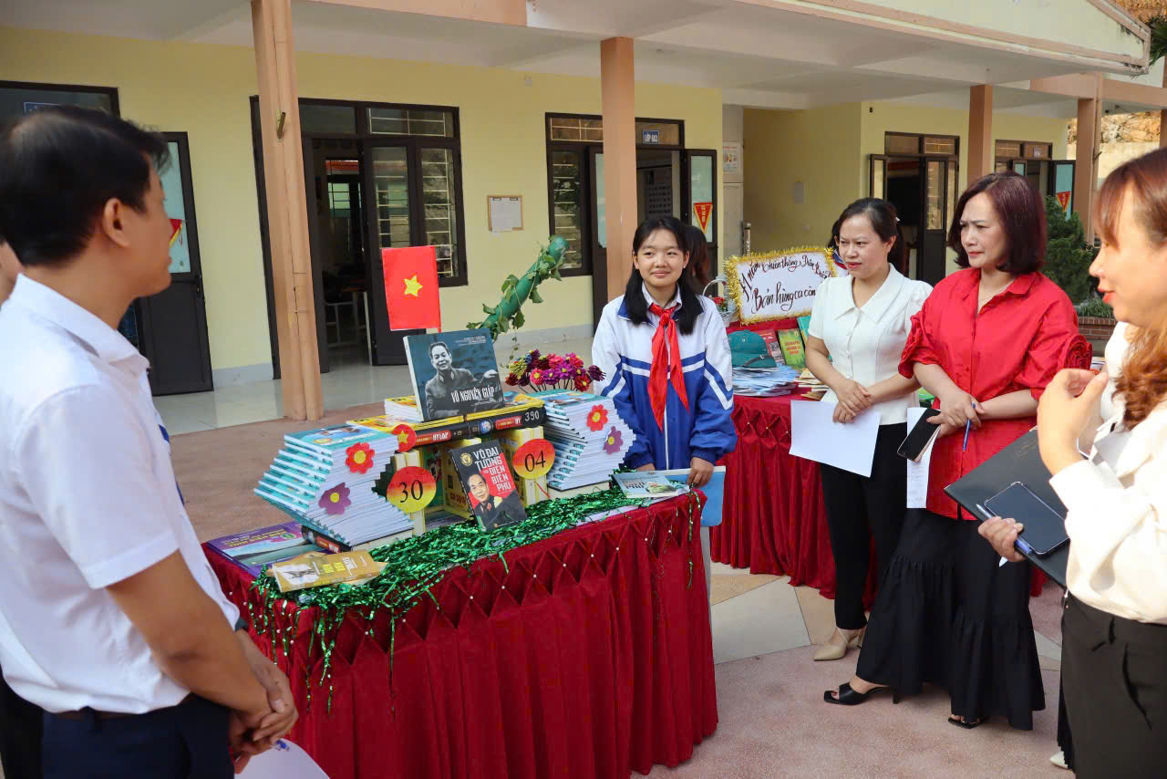 NGÀY SÁCH VÀ VĂN HÓA ĐỌC VIỆT NAM NĂM 2025 – KẾT NỐI THẾ HỆ TRẺ VỚI TRI THỨC TẠI TRƯỜNG THCS XÃ NÀ TẤU.