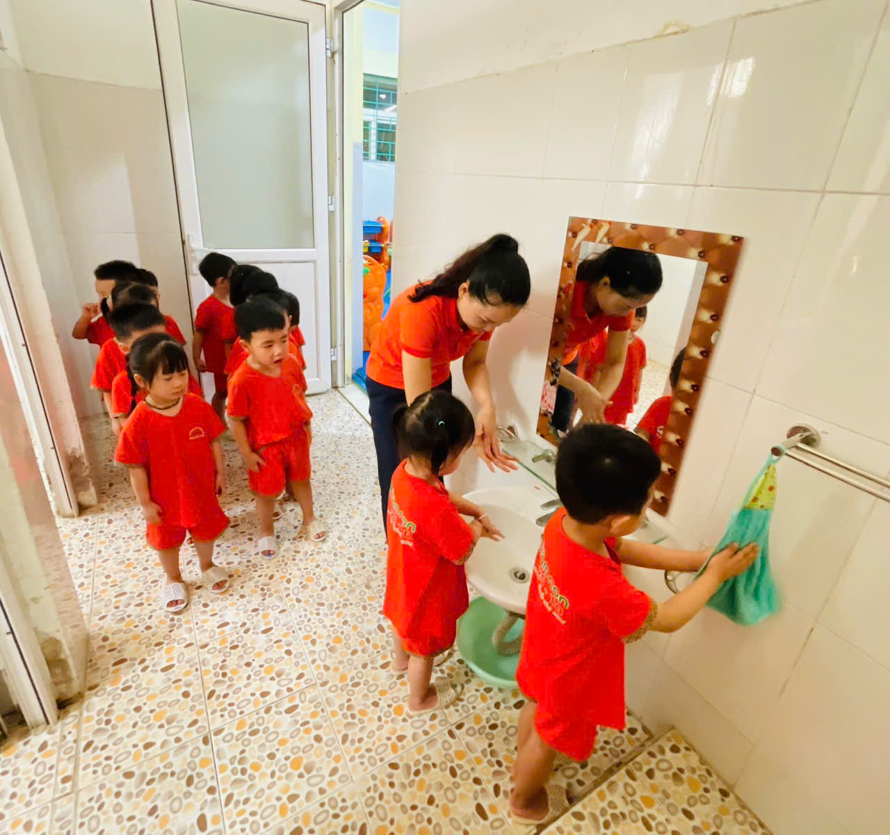 TRƯỜNG MẦM NON 20/10 DUY TRÌ NỀN NẾP THÓI QUEN  VỆ SINH CÁ NHÂN CHO TRẺ
