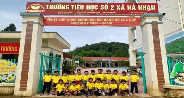 CÁC BÉ LỚP MẪU GIÁO LỚN  5-6 TUỔI  TRƯỜNG MẦM NON SỐ 2 XÃ NÀ NHẠN THAM QUAN  TRƯỜNG TIỂU HỌC